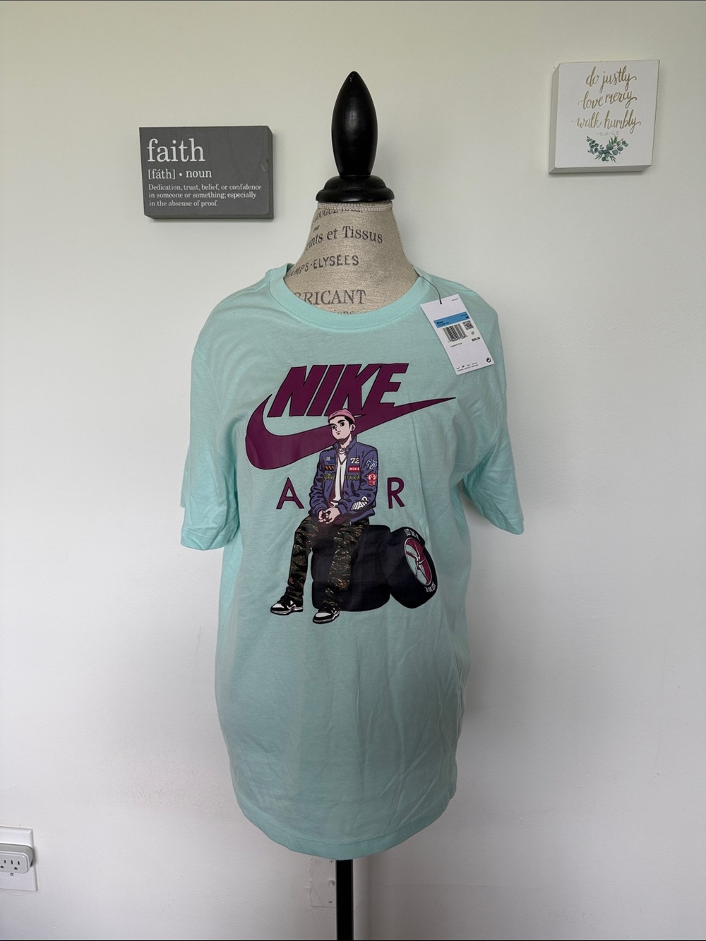 Nike Men’s Mint Green Short Sleeve Graphic Tee with Magenta Swoosh